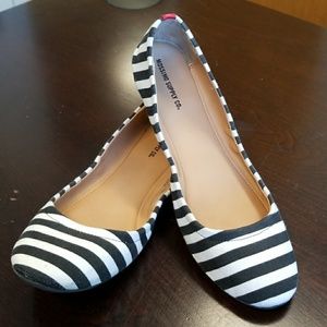 MOSSIMO SUPPLY CO Black / White Stripe Ballet Flat